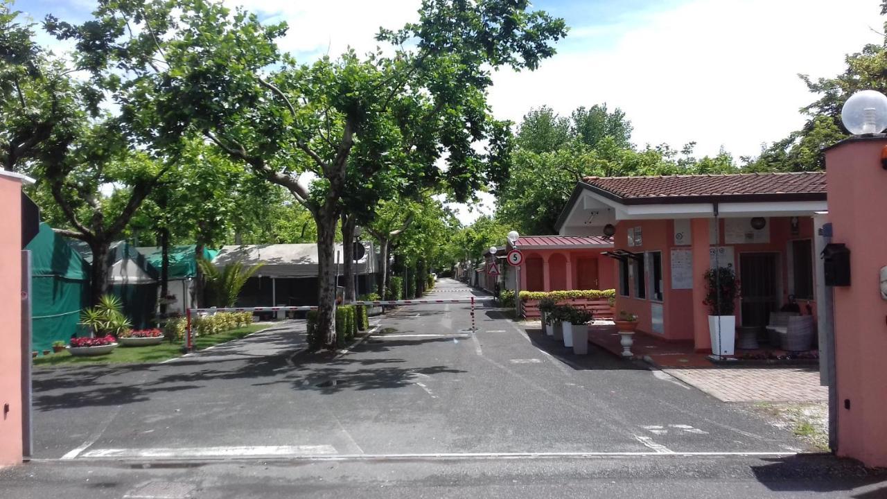 Hotel CAMPING CALATELLA parco di vacanza Marina di Massa Esterno foto